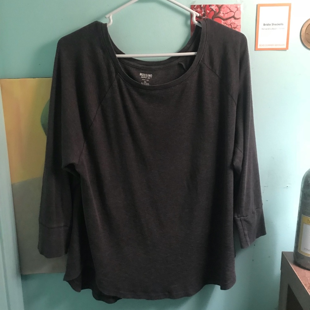 Gray quarter sleeve shirt